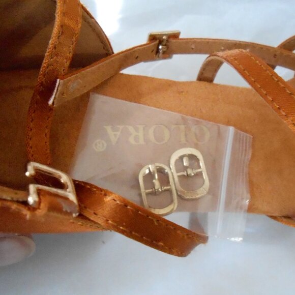 Olora Tan Women's Silk Dancing Shoes Soft Sole 1.8" Heel-Sz 8.5M-Carry Bag-NIB - Picture 6 of 8